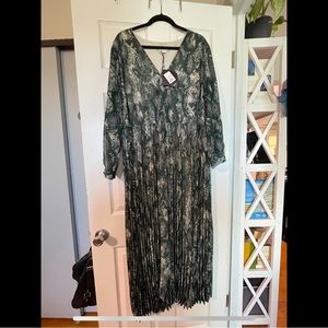 Long-sleeve snake print maxi dress